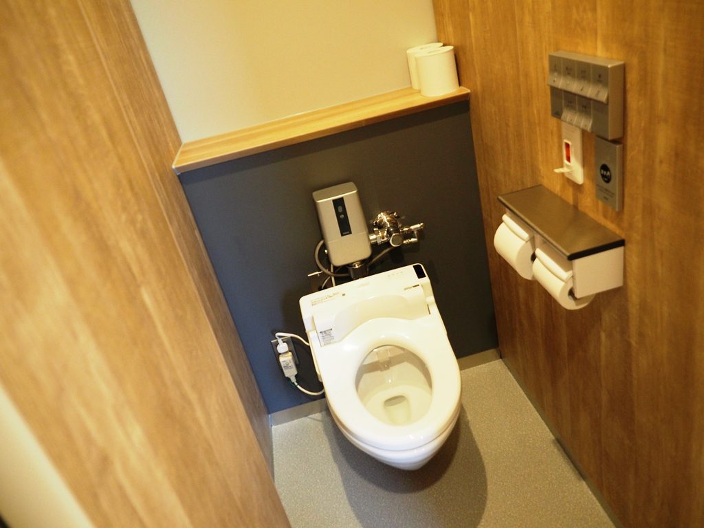 学校施設のトイレを最新設備にリフォーム アイエスシー