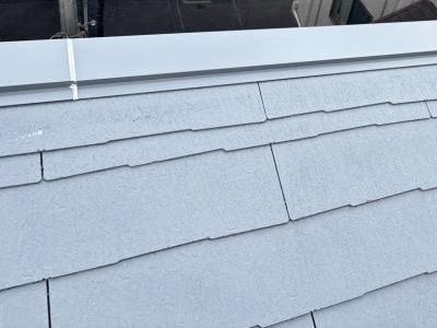 屋根の棟板金の継ぎ目にシーリングを施したところ